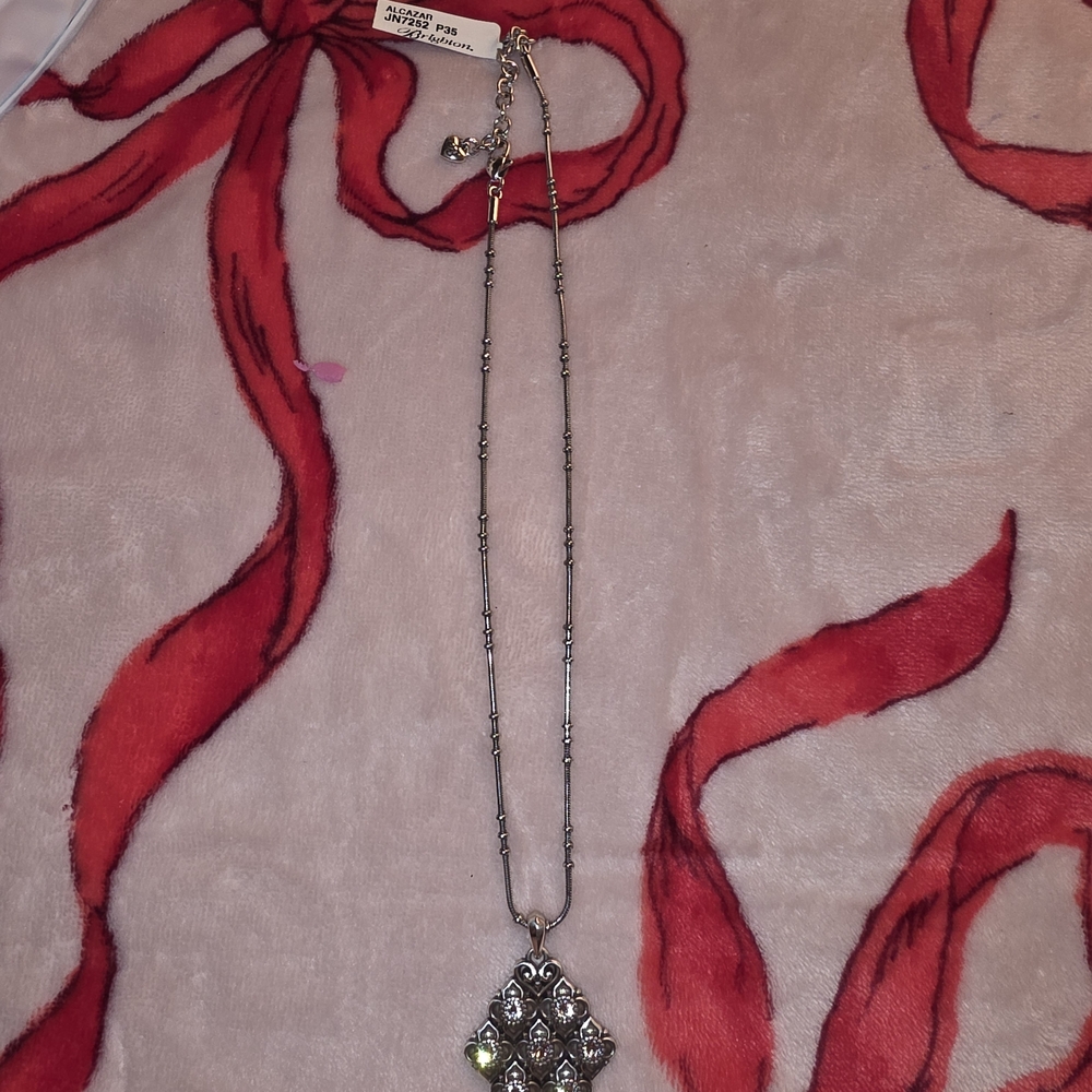 Elegant Silver Pendant Necklace